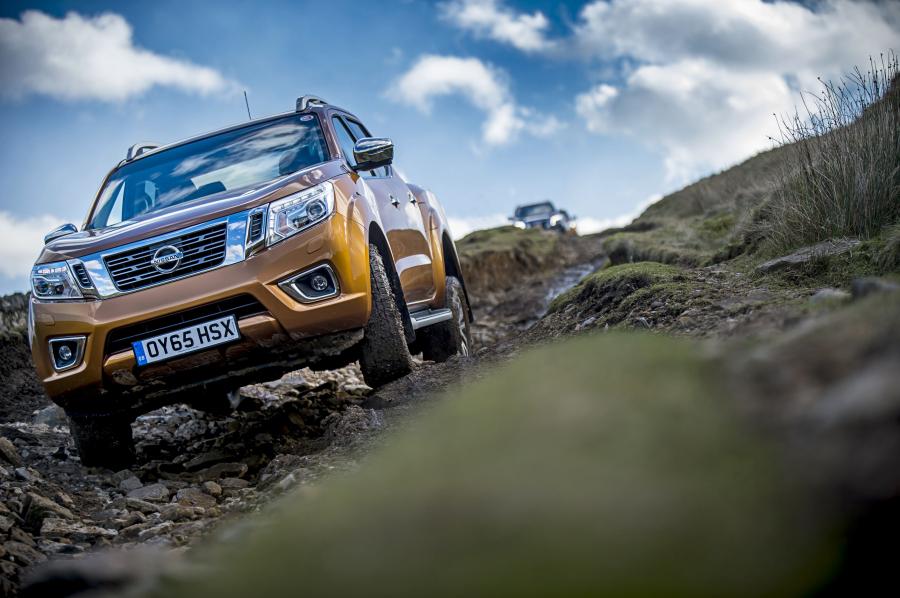  Nissan NP300 Navara Double Cab 2016 года  (UK) (фото 22 из 30)